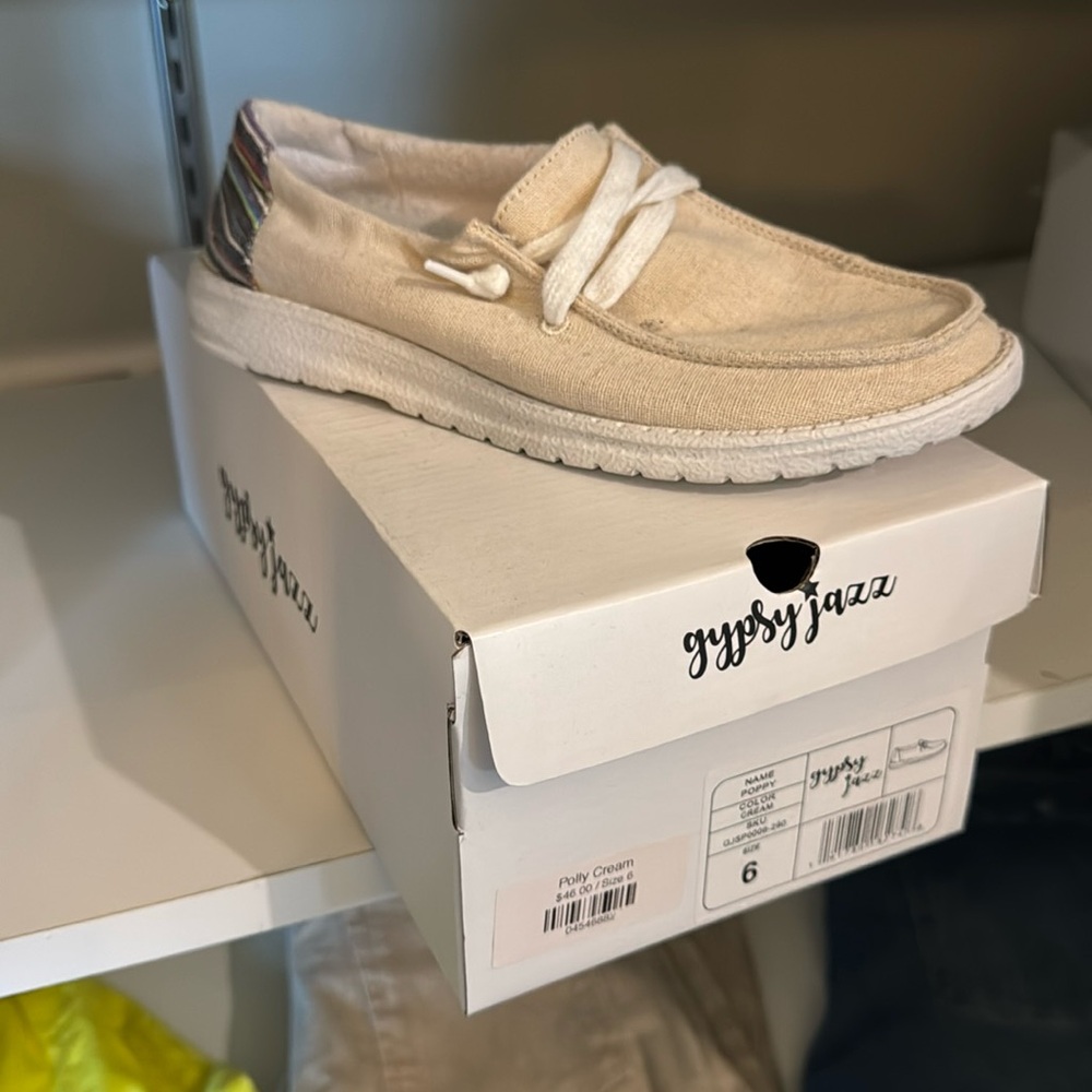 Size 6 Gypsy Jazz Poppy Cream